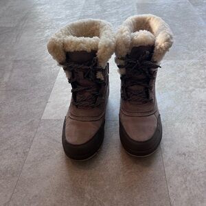 Woman’s Sorel Snow boots size 7.5